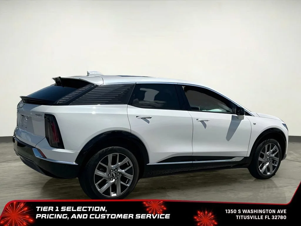 Used 2025 Crystal White Tricoat Cadillac Luxury 2 image 13