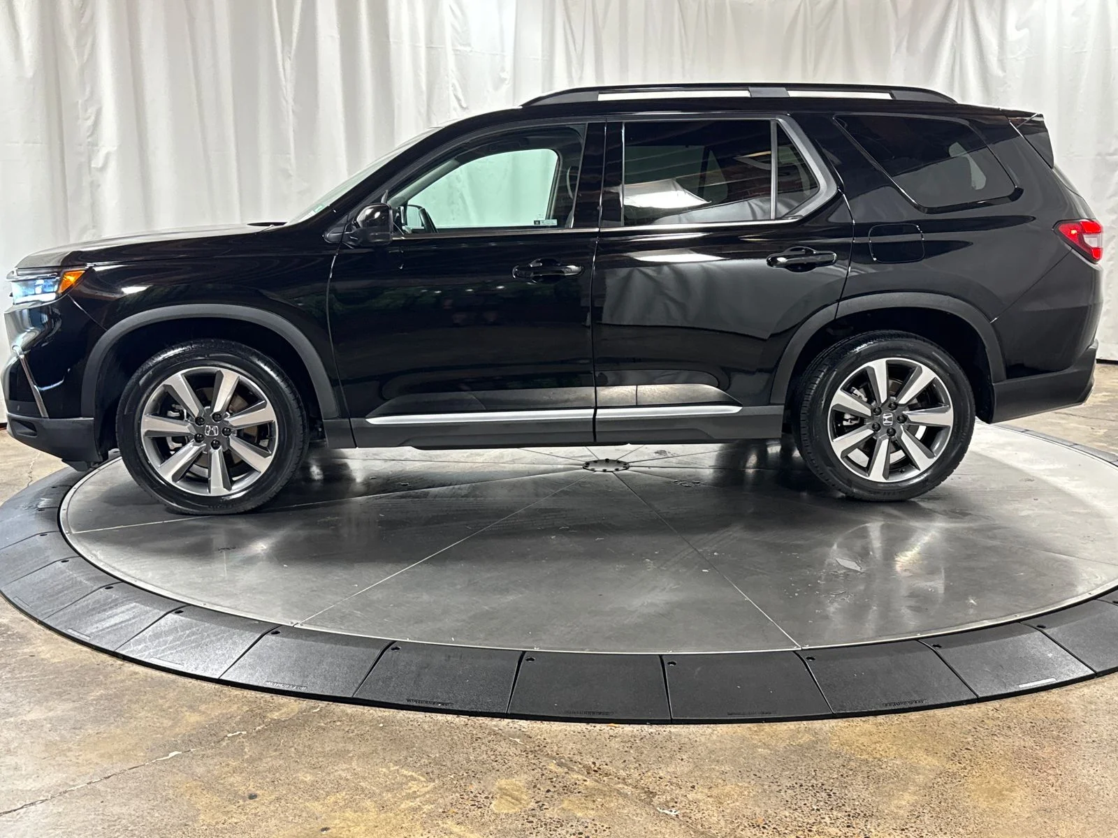 Certified Used 2023 Crystal Black Pearl Honda Touring image 8