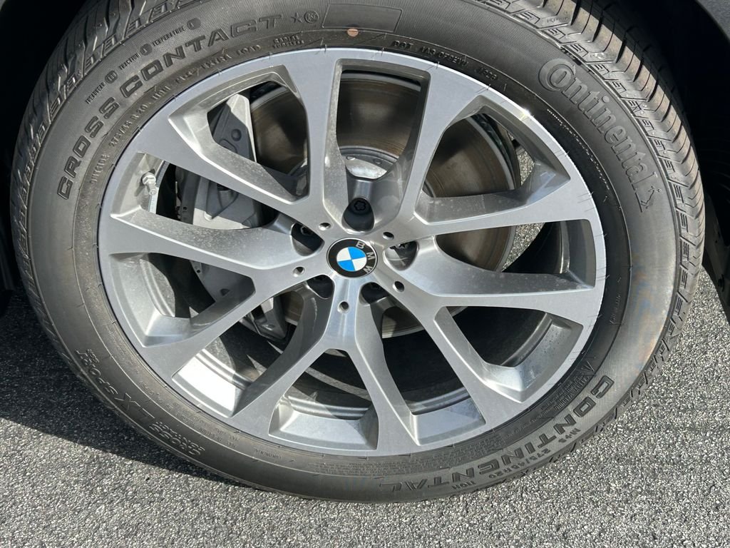 New 2026 Manhattan Green Metallic BMW xDrive50e image 3