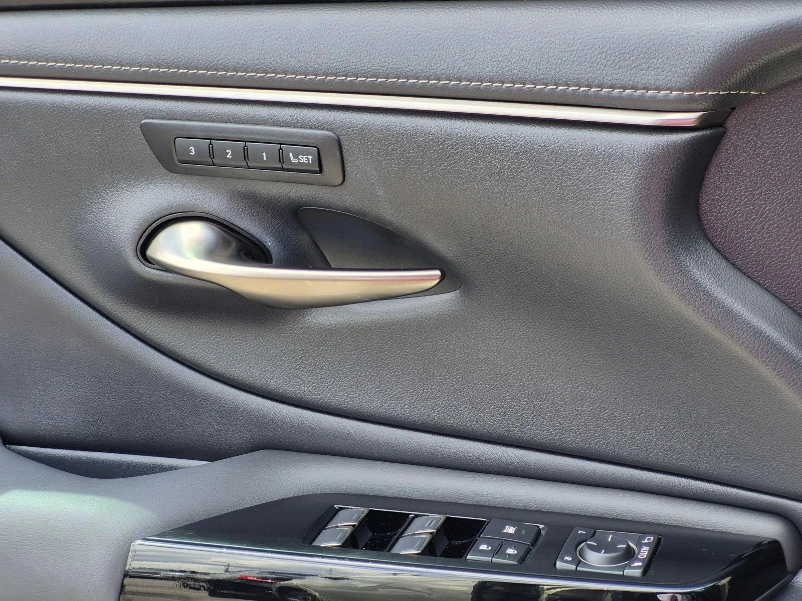 Certified Used 2022 Moonbeam Beige Metallic Lexus ES 350 image 2