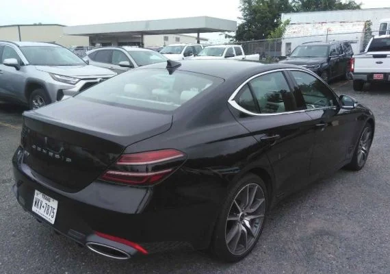 Used 2025 Black Genesis 2.5T image 3