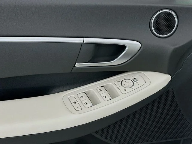 New 2026 Silver Hyundai SE image 10
