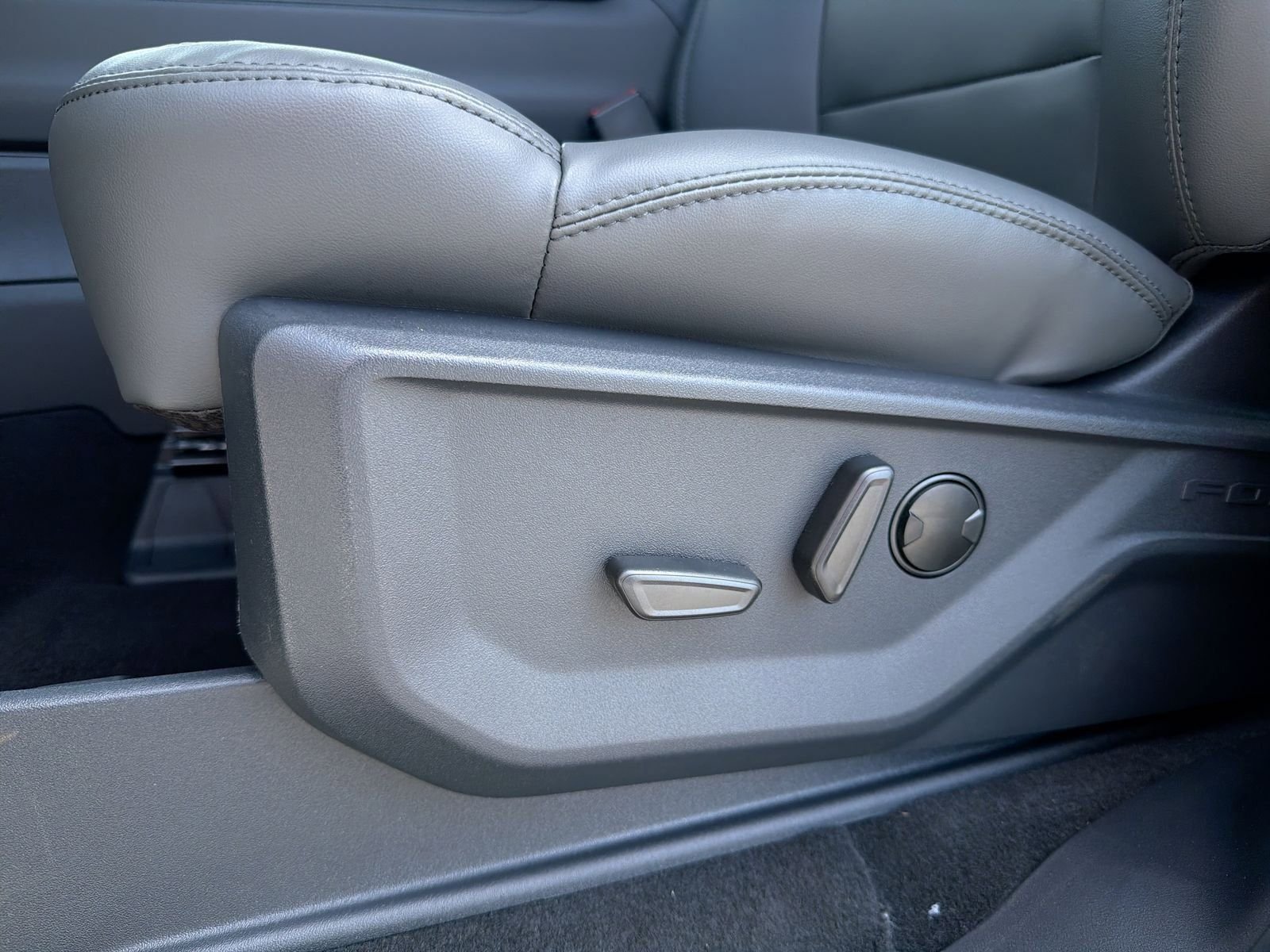 New 2026 Oxford White Ford Active image 18