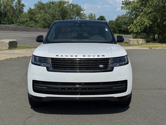 New 2026 Ostuni Pearl White Land Rover SE image 8