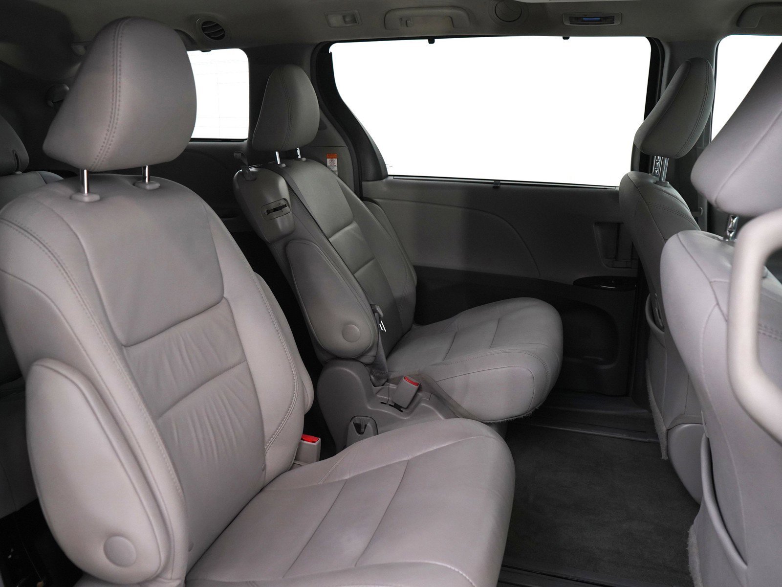 2017 Toyota Sienna XLE Premium - Photo 12