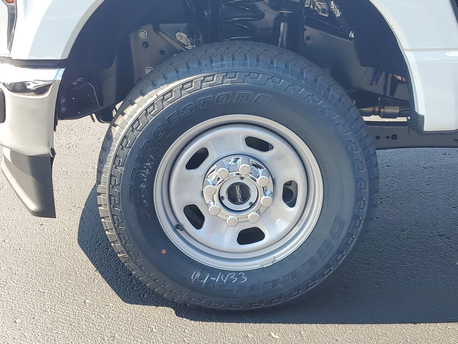 2025 Ford F-350 Super Duty Chassis Cab XLT - Photo 27