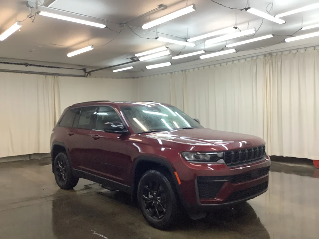 New 2026 Velvet Red Pearl-Coat Exterior Paint Jeep Laredo image 3