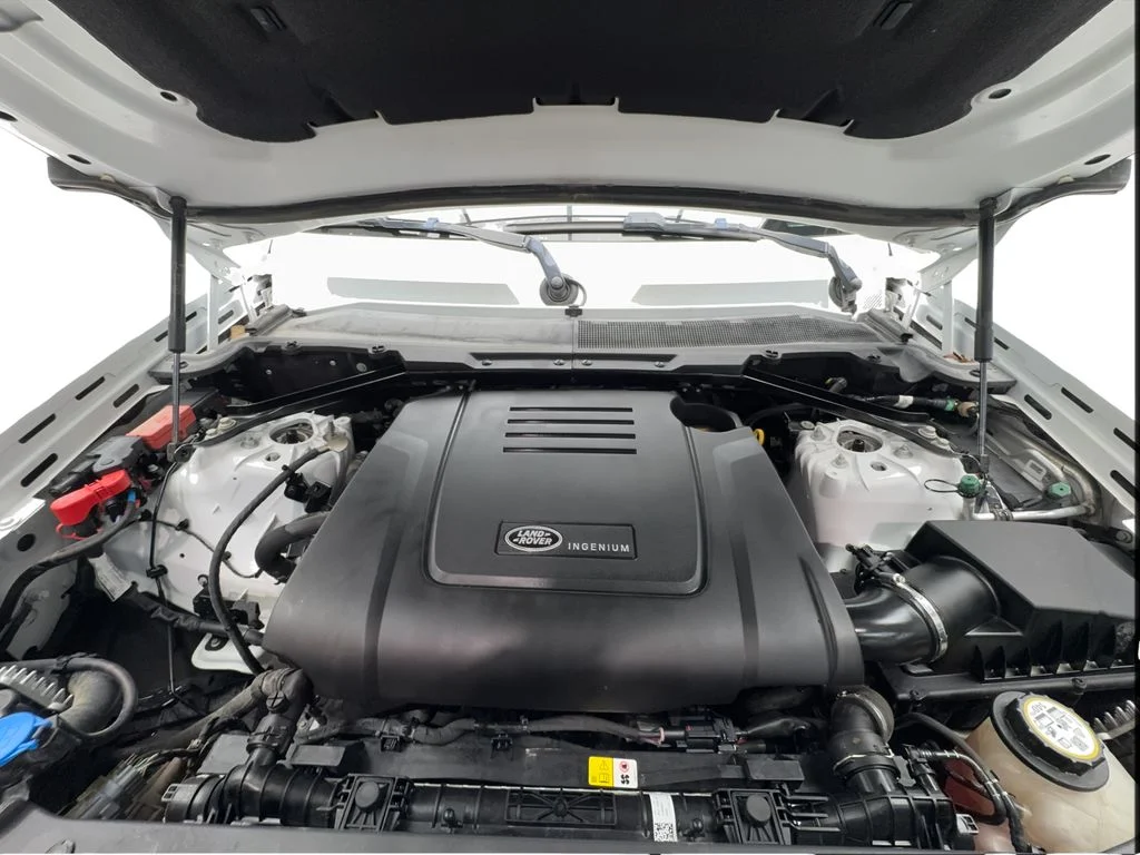 Used 2023 White Land Rover S image 18