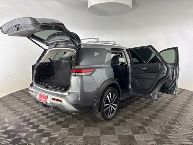 Used 2025 Gray Nissan Platinum image 14