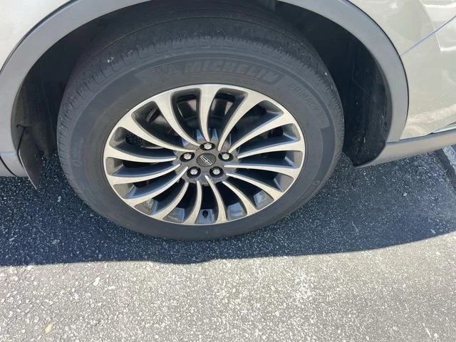 Used 2020 Silver Lincoln Reserve image 17