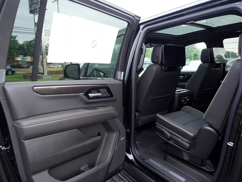 New 2026 Onyx Black GMC Elevation image 13
