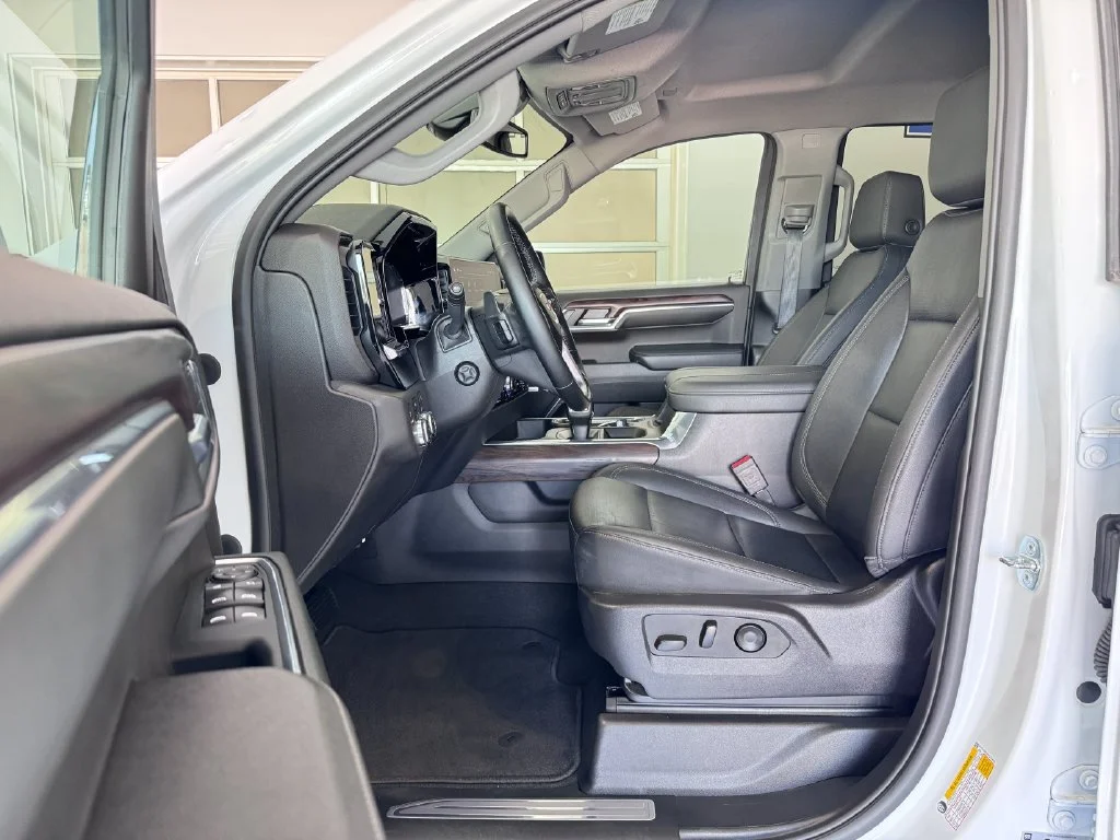 2023 GMC Sierra 1500 SLT - Photo 9