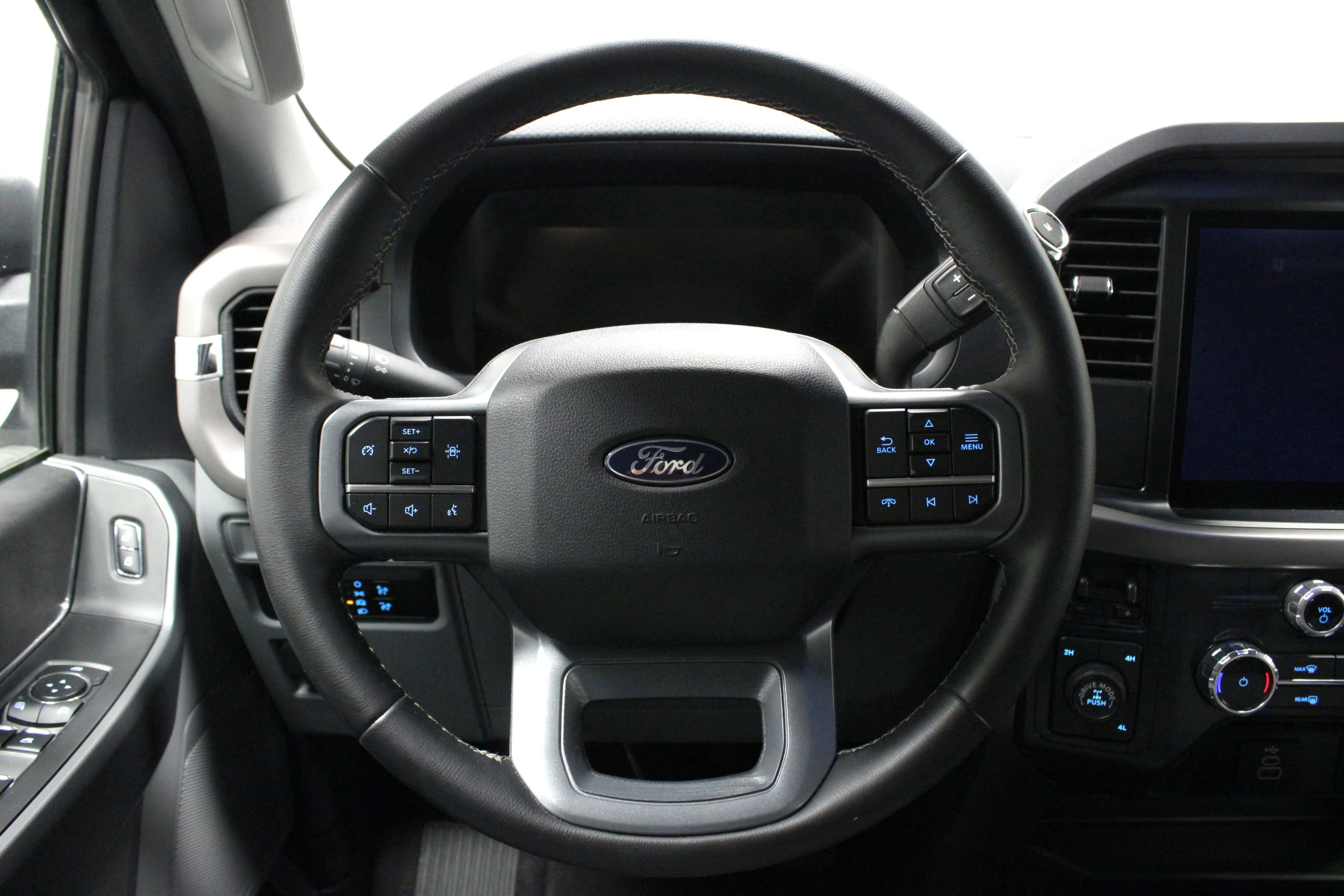 Used 2025 Agate Black Metallic Ford XLT image 22