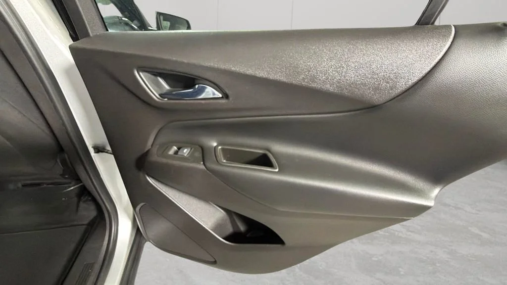 Used 2018 SILVER ICE METALLIC Chevrolet LT image 31