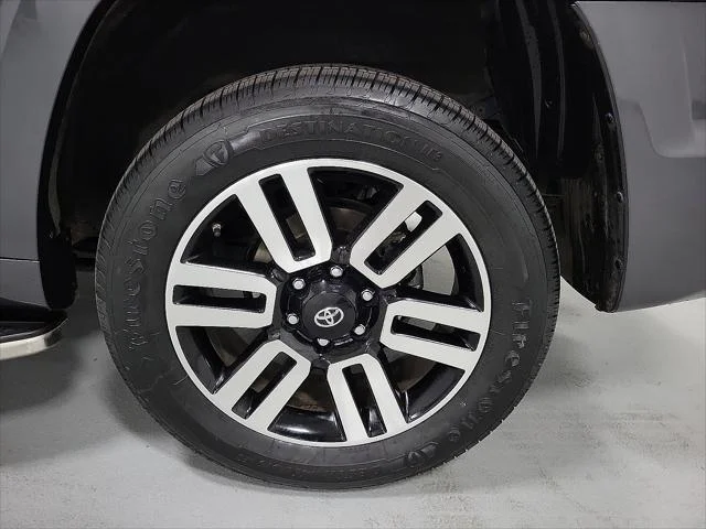 Certified Used 2019 MAGNETIC GRAY MET. Toyota  image 20