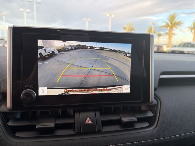 2025 Toyota RAV4 XLE - Photo 21