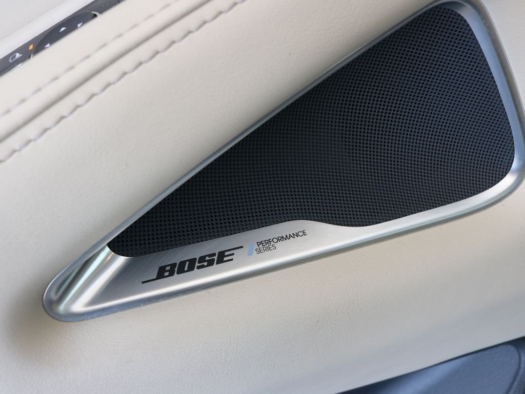 Certified Used 2025 White INFINITI LUXE image 21