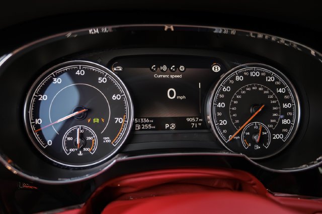 Used 2019 Black Crystal over Cricket Ball Bentley V8 image 24