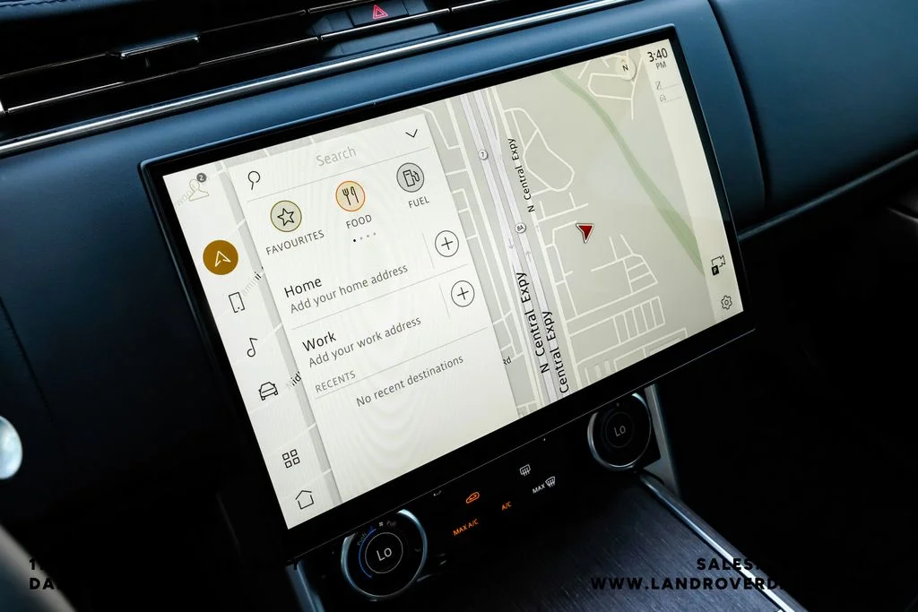 Used 2023 Grey Land Rover SE image 19