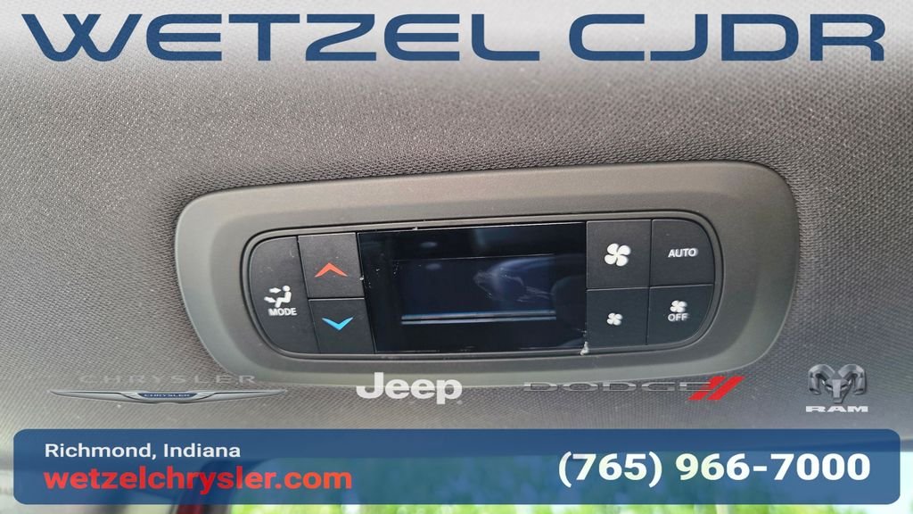 New 2027 Red Hot Pearl-Coat Exterior Paint Chrysler Select image 33