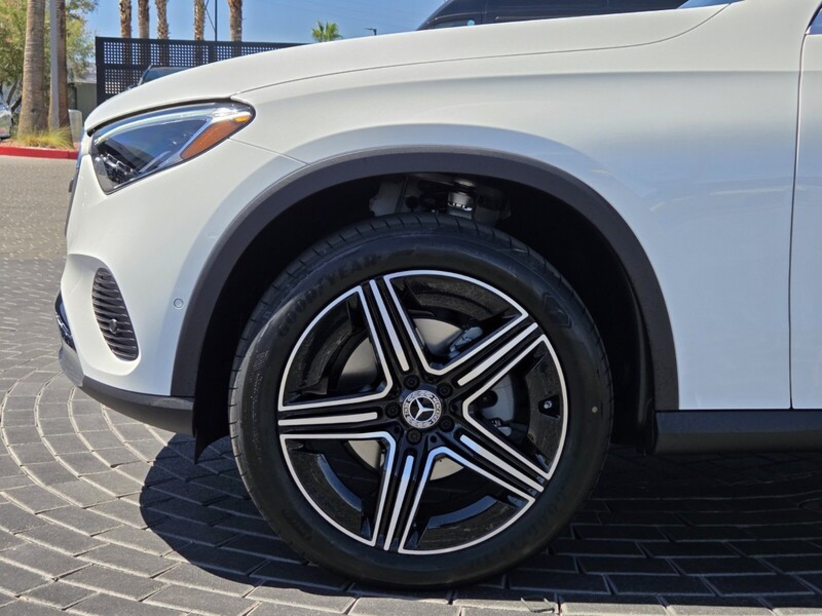 New 2026 Polar White Mercedes-Benz GLC 300 SUV image 10