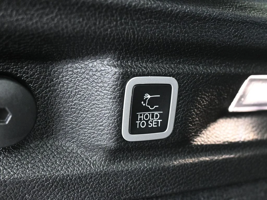 Used 2023 Velvet Red Pearlcoat Jeep Summit image 46