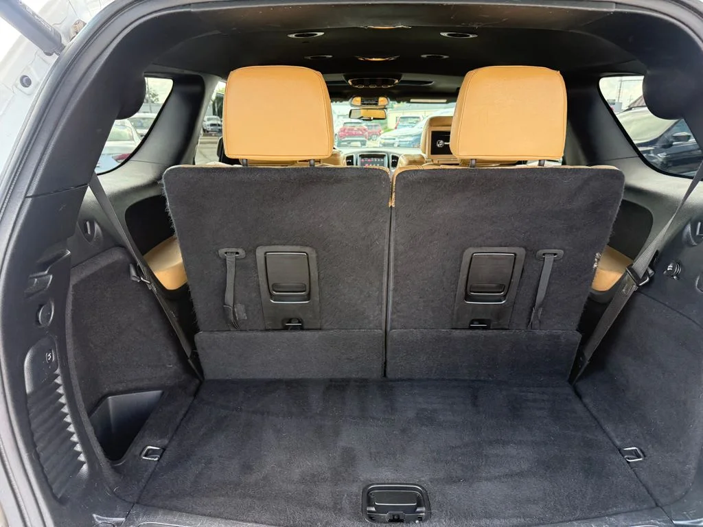 Used 2016 White Dodge Citadel image 21