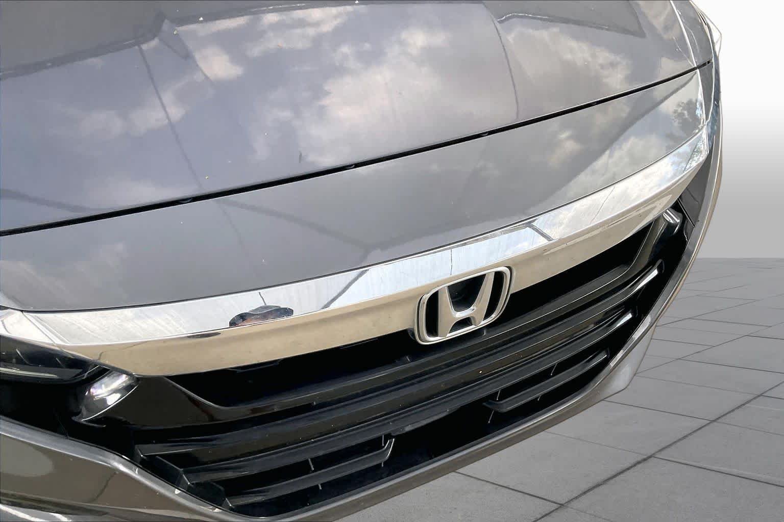 Used 2018 Modern Steel Metallic Honda Touring 1.5T image 29