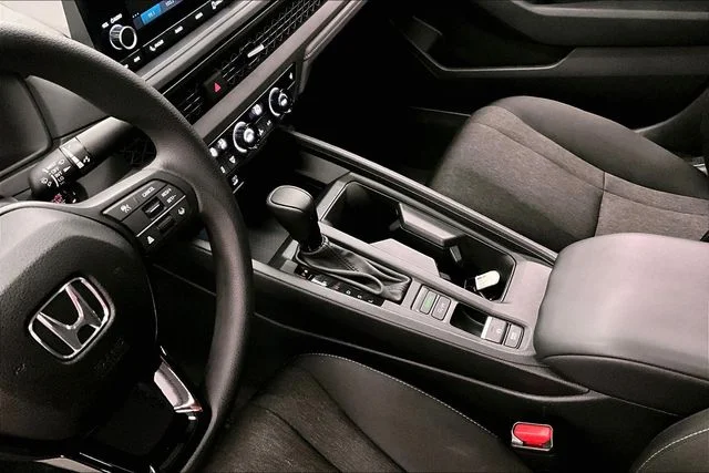 2025 Honda Accord SE - Photo 17