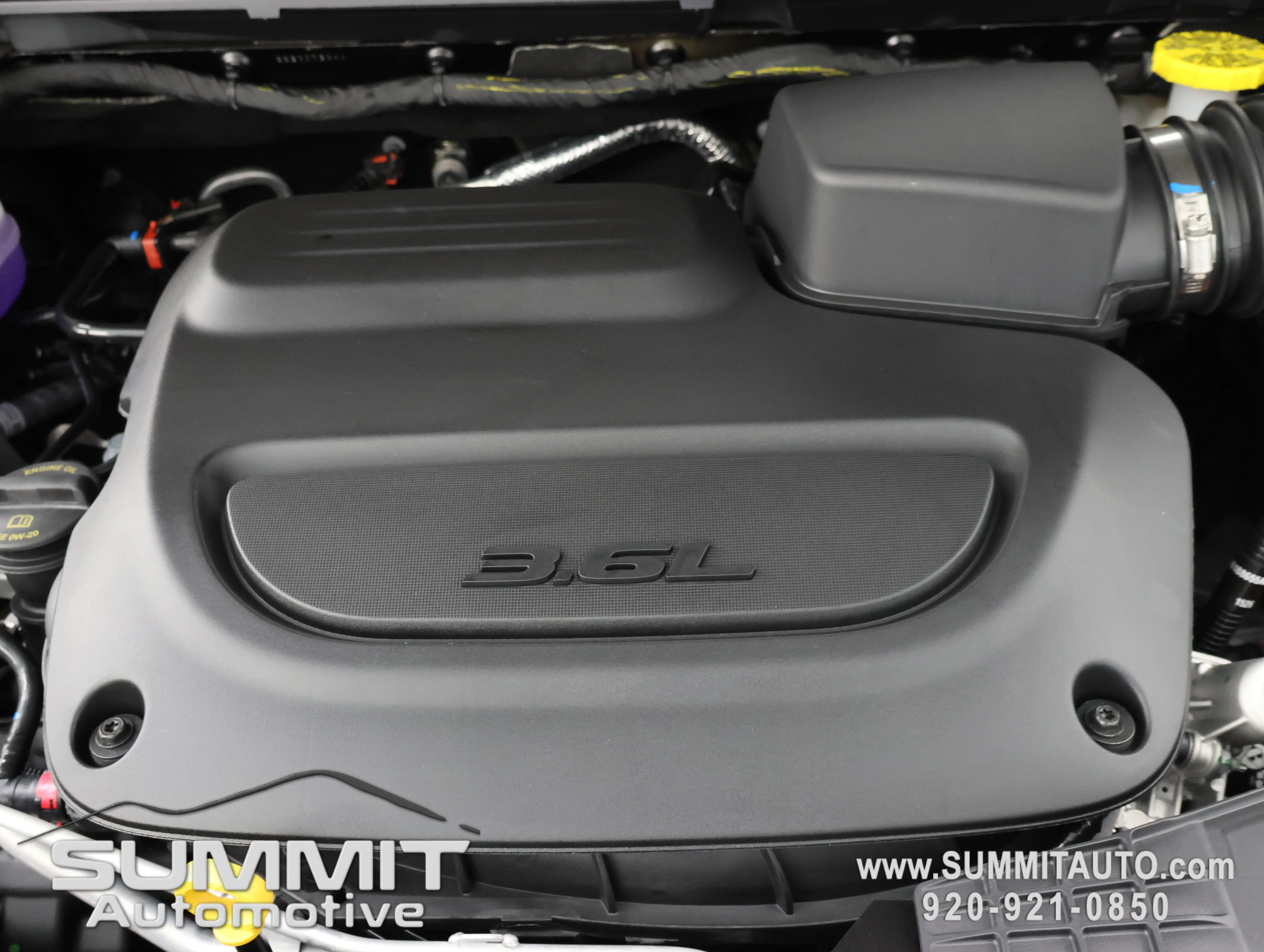 New 2027 Diamond Black Crystal Pearl-Coat Exterior Paint Chrysler Limited image 25