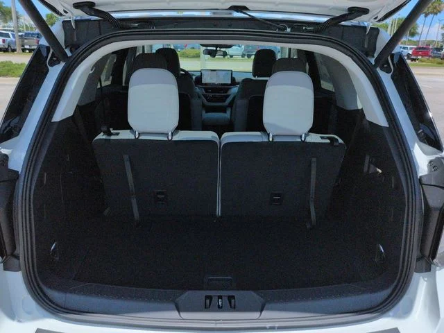 New 2026 Star White Metallic Tri-Coat Ford Active image 13