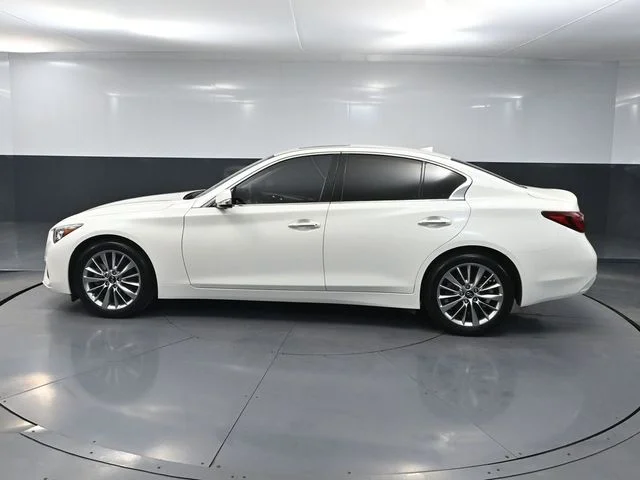 Certified Used 2024 White INFINITI LUXE image 6