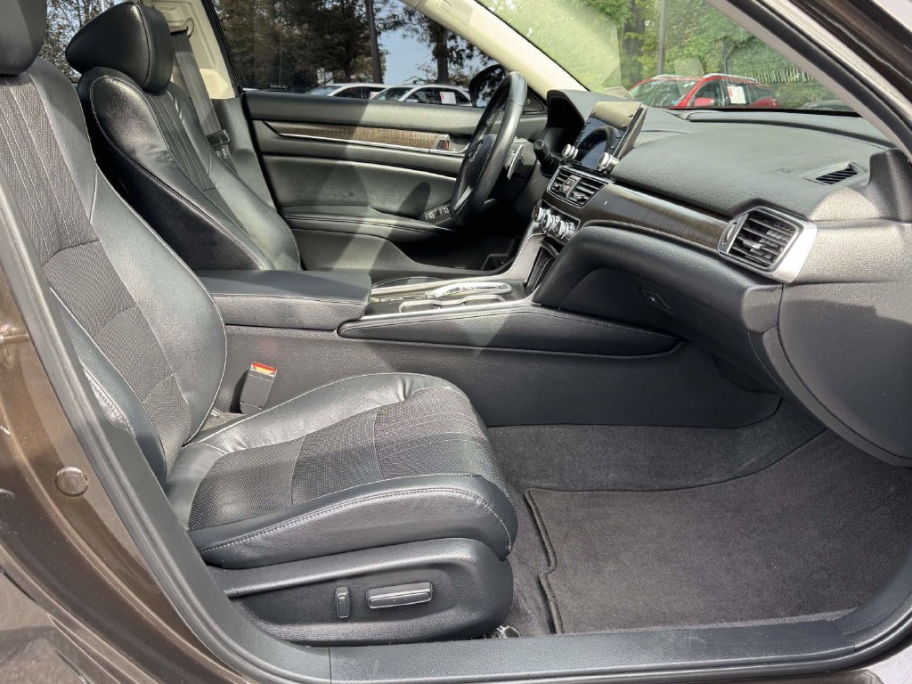 Used 2018 Black Honda Touring image 15