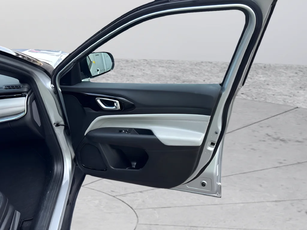 Used 2025 Silver Jeep Limited image 40