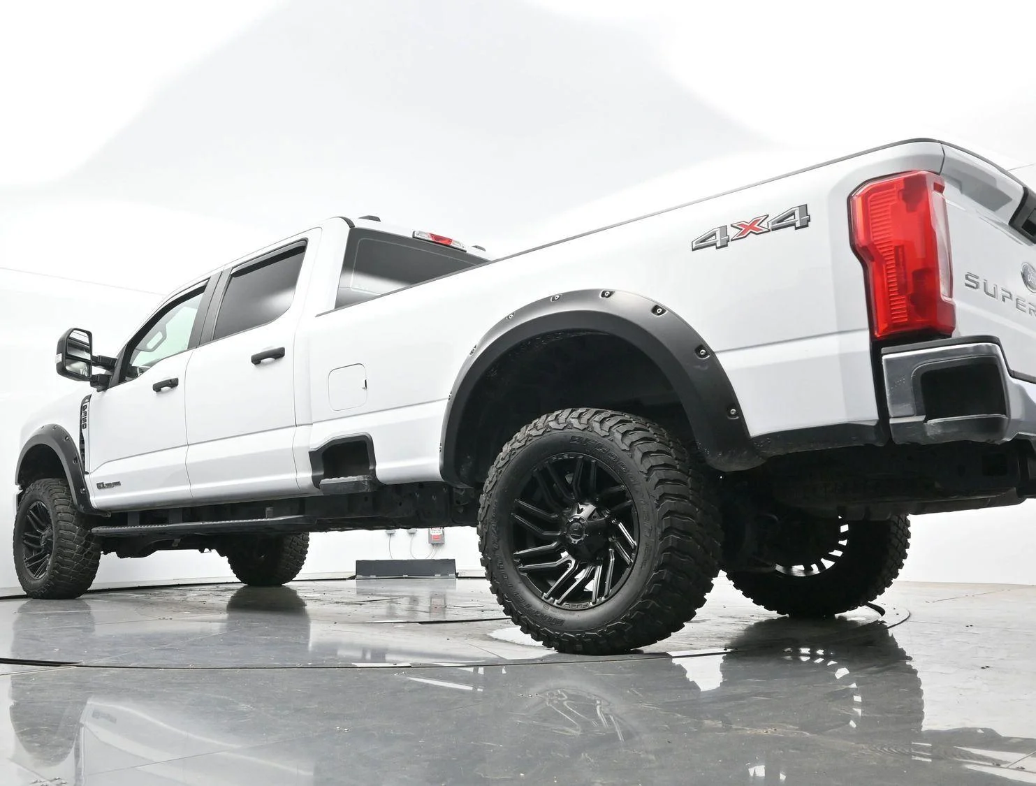 Used 2023 Oxford White Ford XL image 45