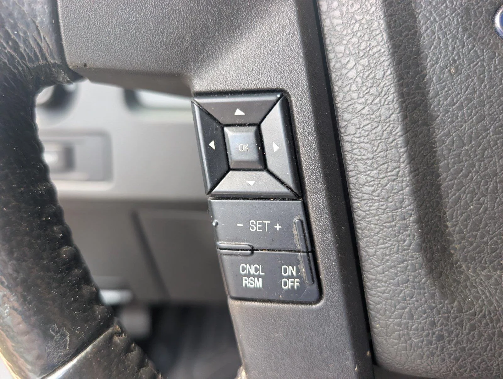 Used 2013 Oxford White/Ingot Silver Metallic Ford XLT image 24