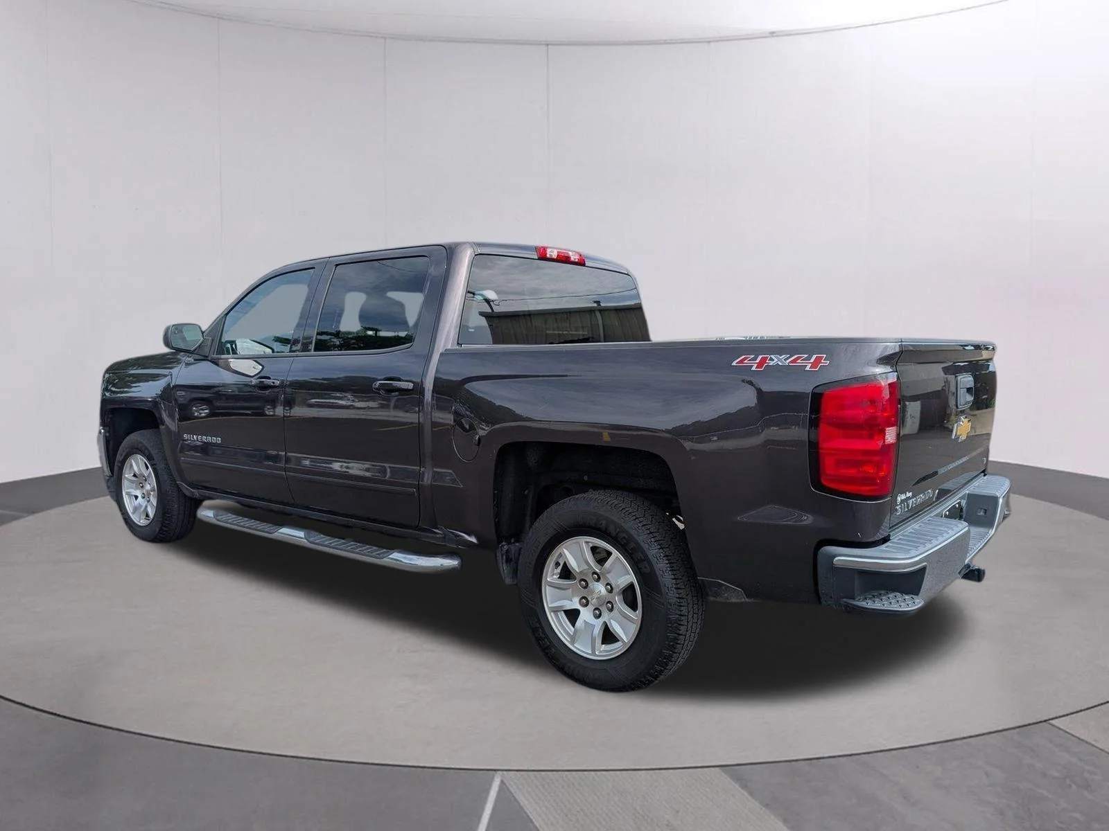 Used 2016 TUNGSTEN METALLIC Chevrolet LT image 3