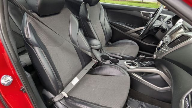 2015 Hyundai Veloster Base - Photo 29