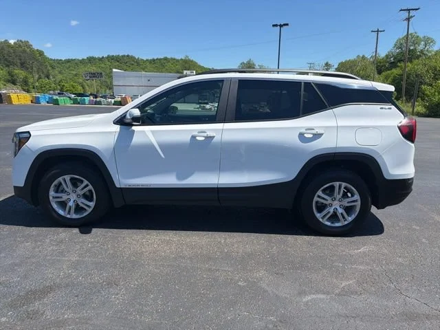 Used 2024 Summit White GMC SLE image 10