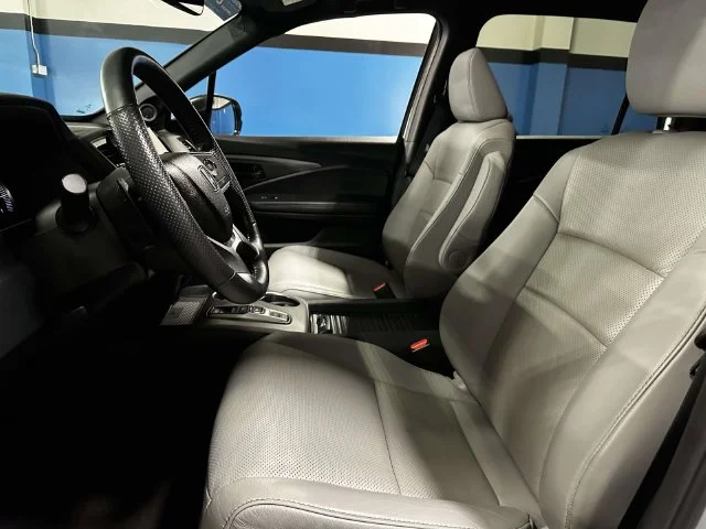 Certified Used 2023 Lunar Silver Metallic Honda AWD EX-L image 17