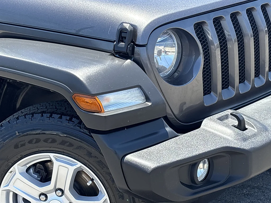 Used 2022 Granite Crystal Metallic Clear Coat Jeep Sport S image 8