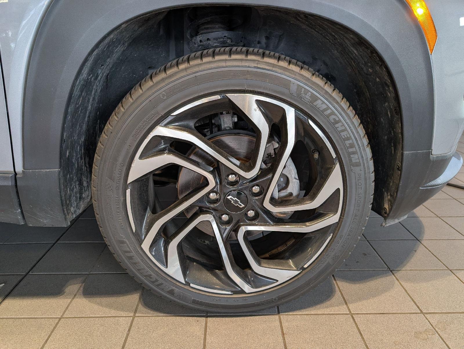 Used 2025 Sterling Gray Metallic Chevrolet RS image 9
