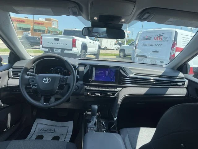2025 Toyota Camry LE - Photo 38