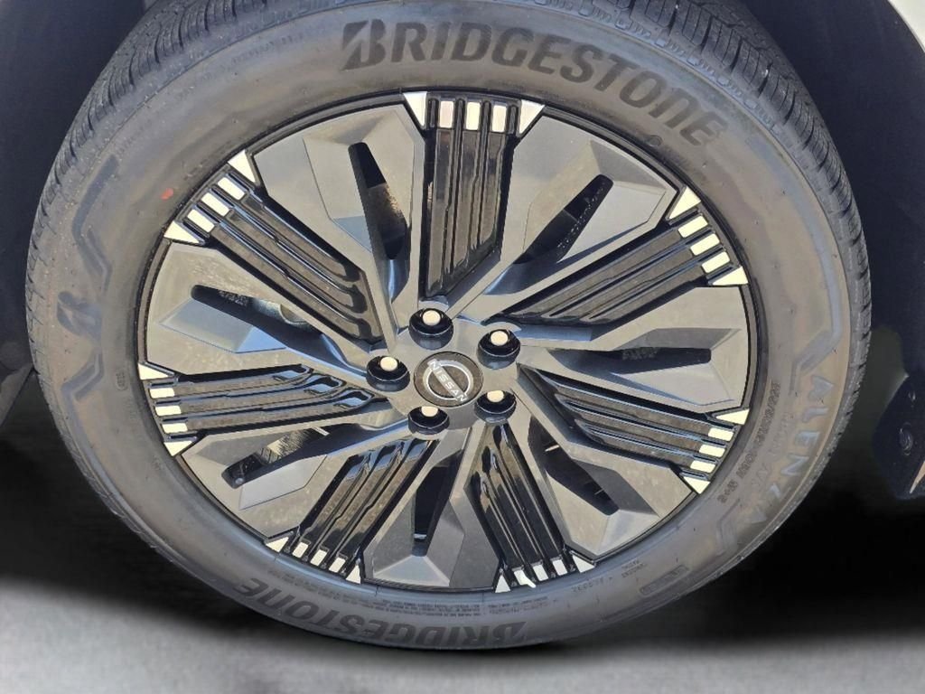 New 2026 White Nissan Platinum image 10