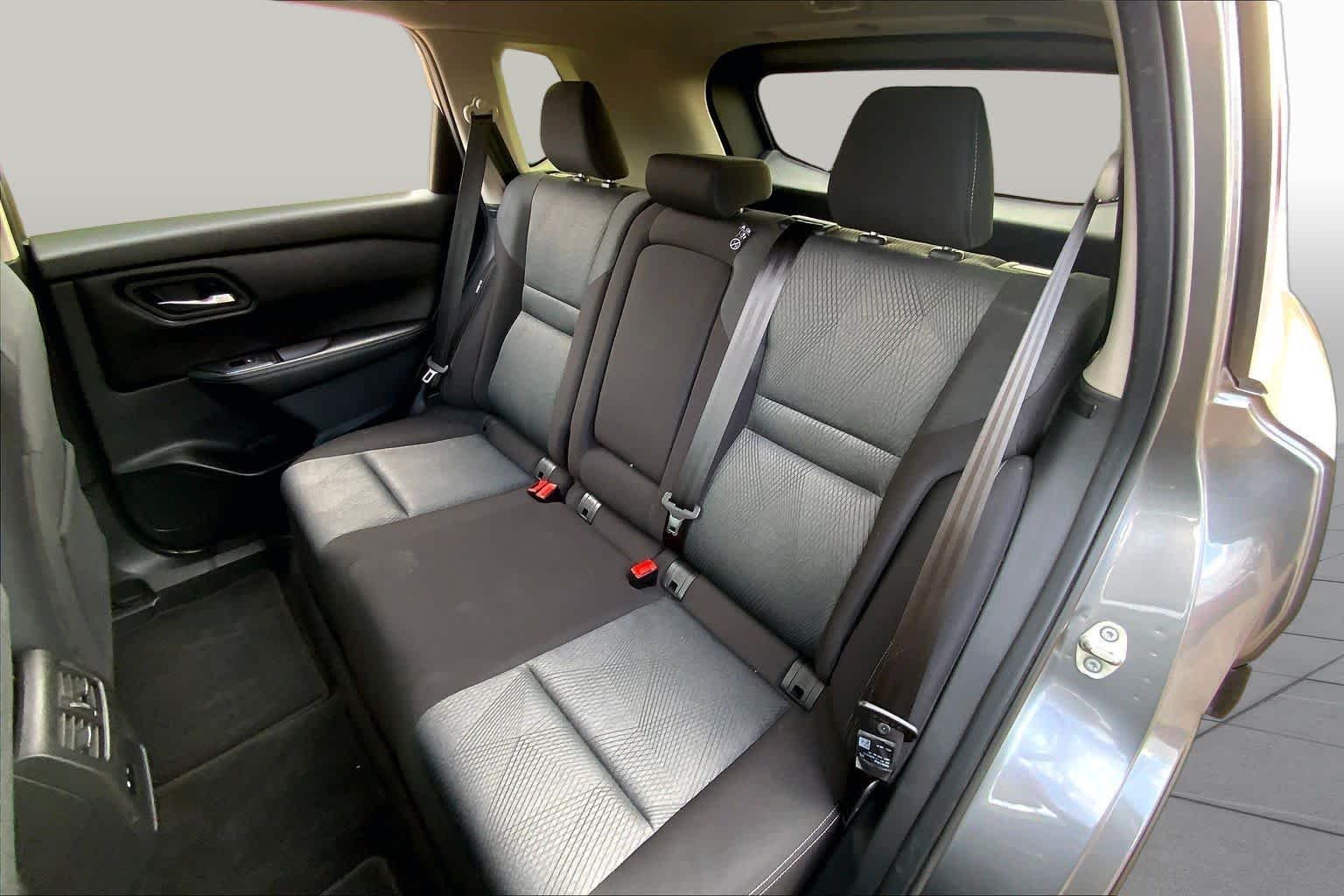 2024 Nissan Rogue SV - Photo 20