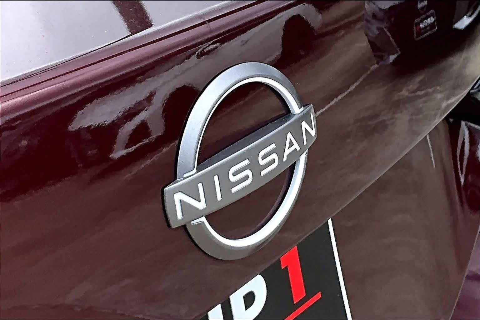 Used 2024 Rosewood Metallic Nissan SV image 10