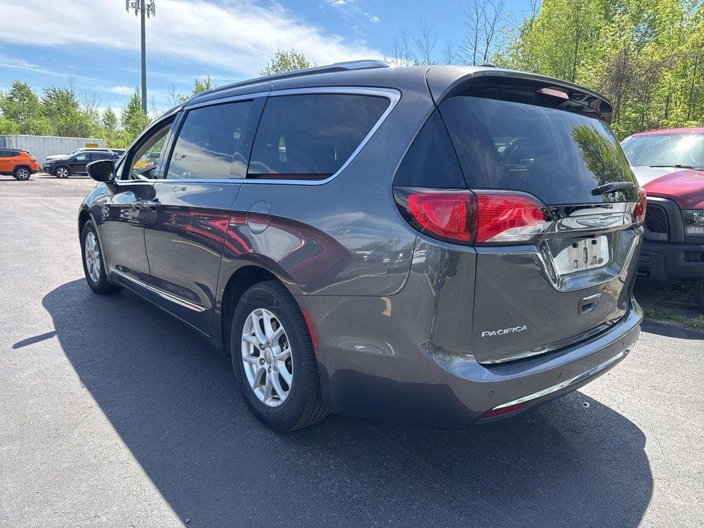 Used 2020 Crystal Metallic Chrysler Touring L image 5