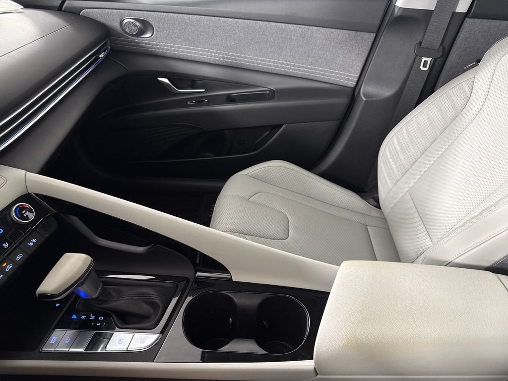 2025 Hyundai Elantra Limited - Photo 21