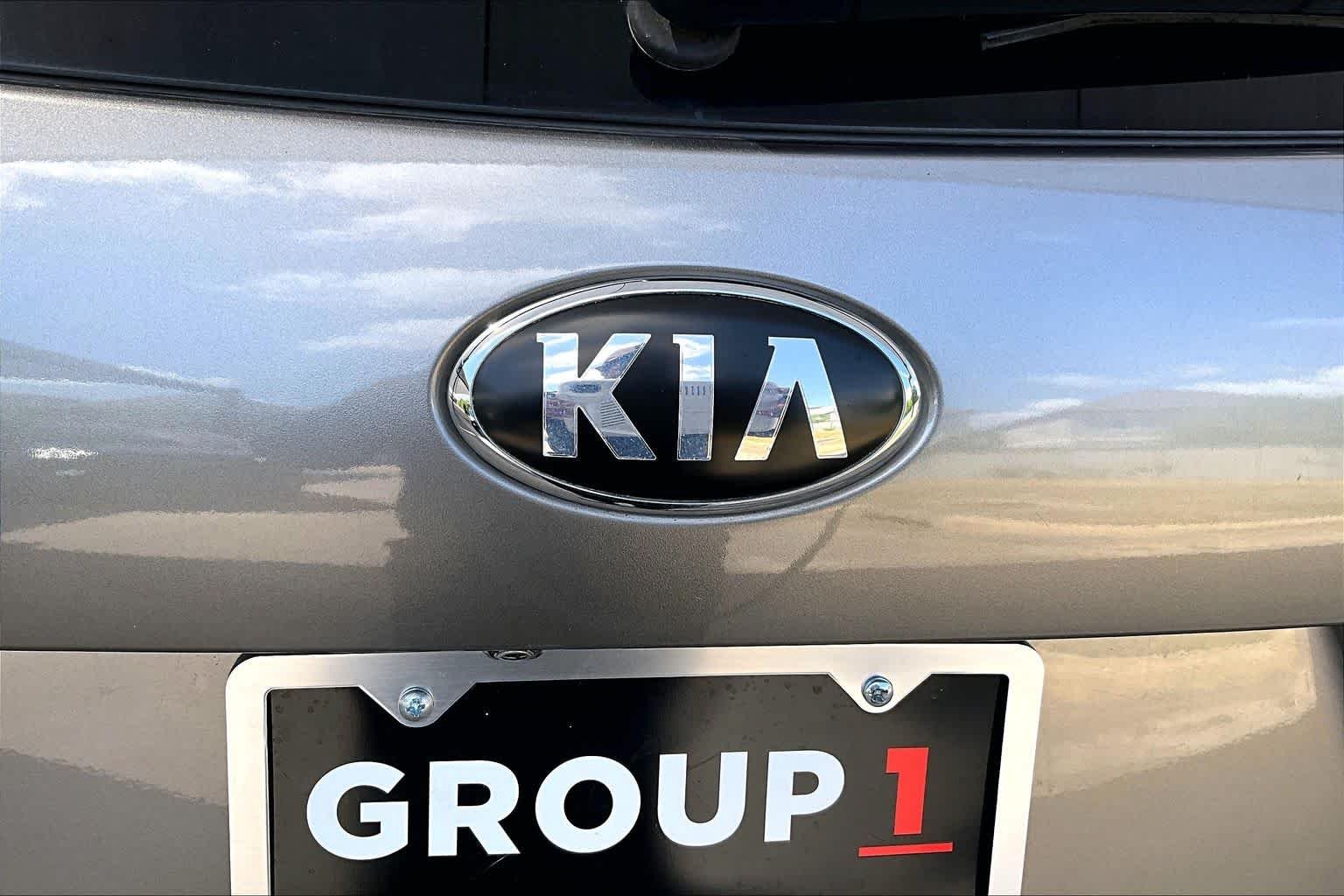 Used 2016 Titanium Silver Kia LX image 30