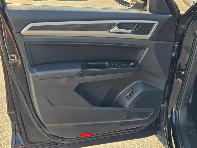 Used 2019 Black Volkswagen 3.6L V6 SE image 21